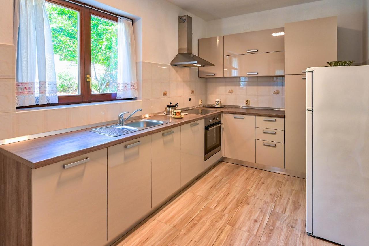 Iby Apartment Пула Экстерьер фото